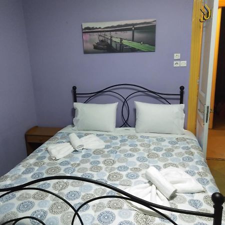 Pinguino Hostel Athena Bagian luar foto