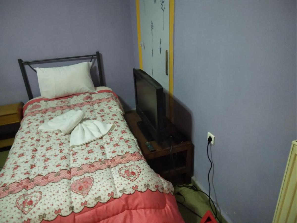 Pinguino Hostel Athena Bagian luar foto